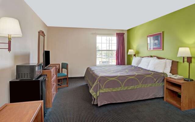 Super 8 by Wyndham Louisville/Expo Center