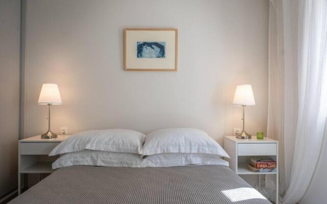 Newly Renovated 1730's Venetian Loft (02) !