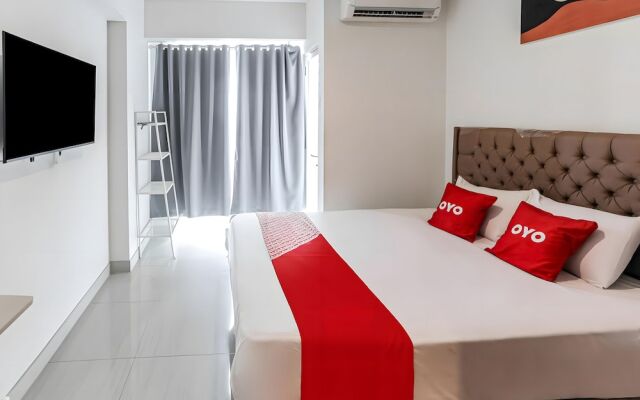 Collection O Fortune 88 Kamala Lagoon Reception at Indomaret and White Forest