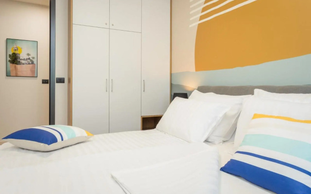 LUX 3 Bedroom Suite with FREE Private Parking