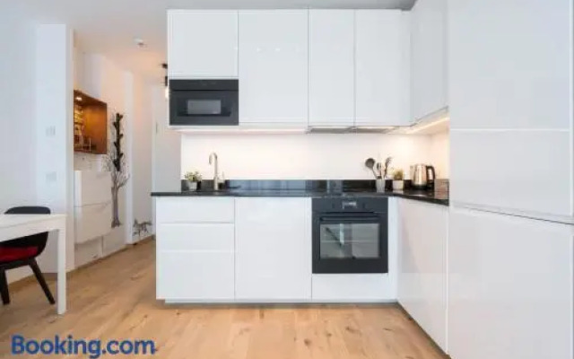 Chic Studio Perfect City Explorers ID201