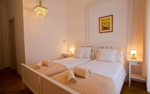 Golden Rooms Bed & Breakfast