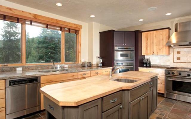 Sunbeam Lodge by Summit Mountain Properties