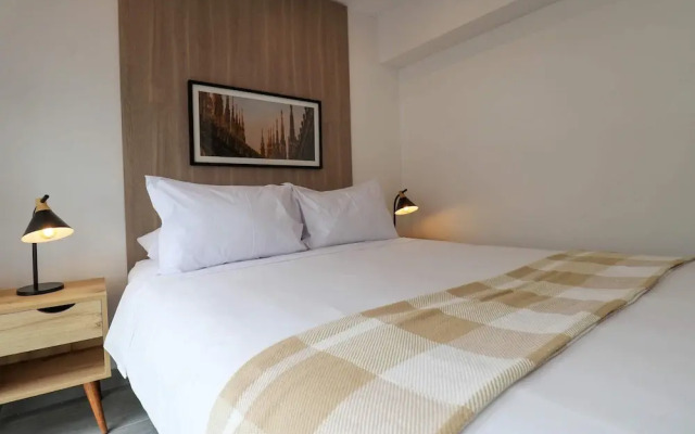 w Grandiose Duplex w Modern Deco in Miraflores