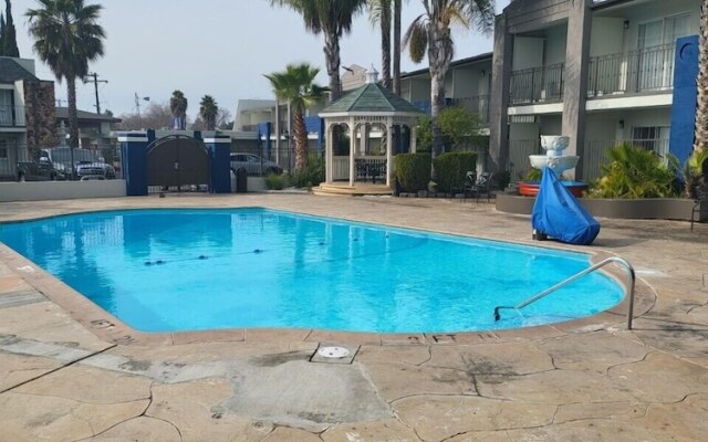 Vallejo Inn & Suites
