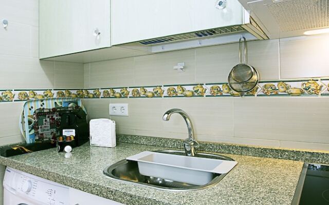 Rainbow & Pool Apartment