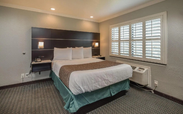 Bayhill Inn