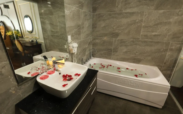 Royal Văn Phú Hotel