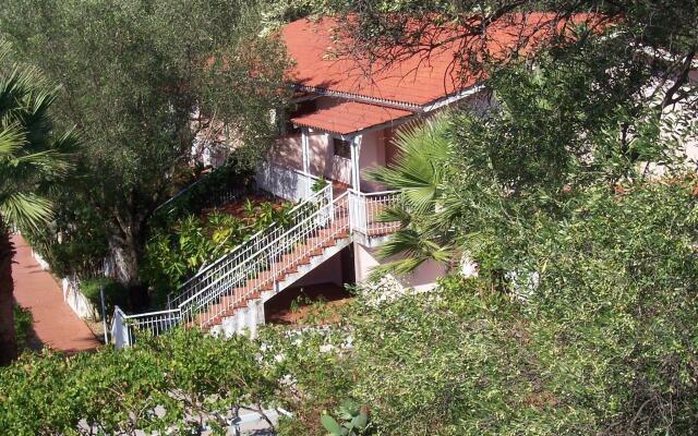 Belvilla by OYO Casa Blu