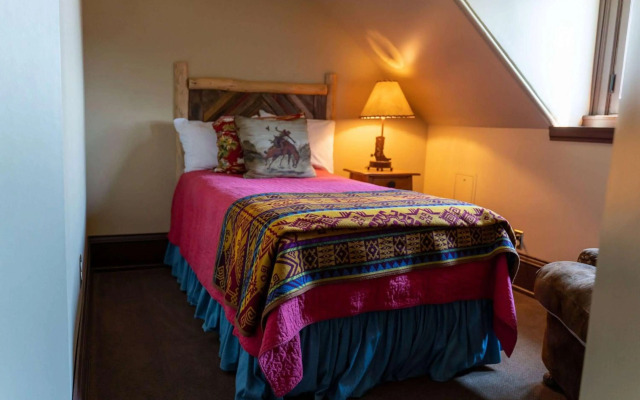 Sheridan Inn, B/W Signature Collection