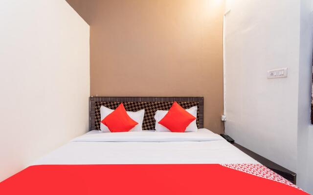 OYO 30888 Hotel Mahadev