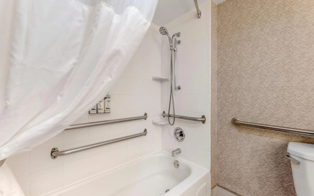 Holiday Inn Express Chicago-Downers Grove by IHG
