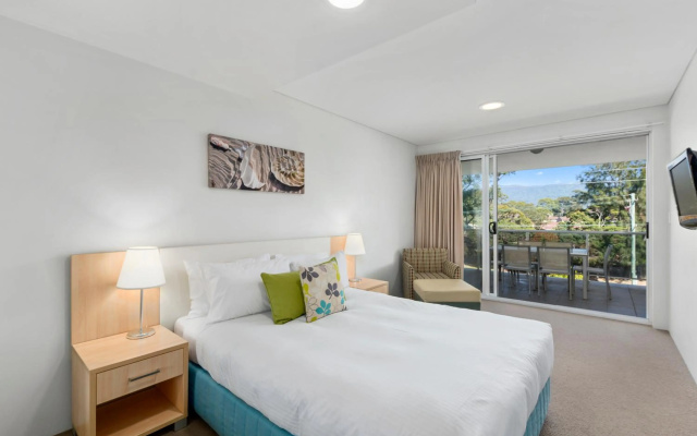 Quality Suites Pioneer Sands – Guest Rooms – Wollongong