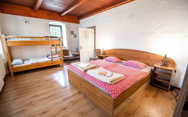 Cvet gora - Camping, Glamping and Accomodations - Hostel