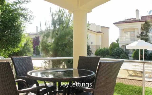 Villa NP17 by JoyLettings