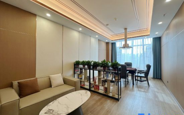 Lanou International Hotel (Guangyuan Aoti Center Branch)