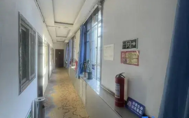Urumqi Binyuan Express Hotel