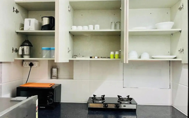 Olive Service Apartment Near Artemis