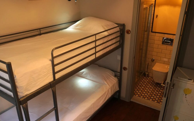 Tilas House No8 - Hostel