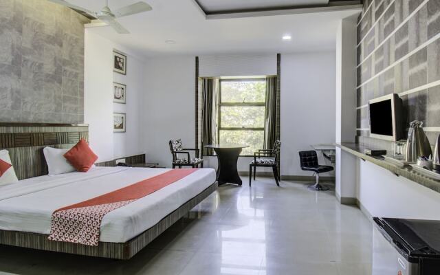 OYO 1000 Hotel Admiral Suites