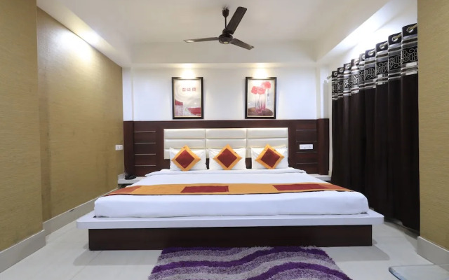 Oyo 23403 Hotel Rashmi