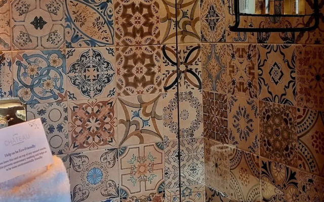 Le Petit Chateau & William de Percy