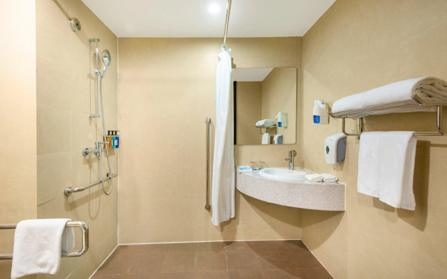 Holiday Inn Express Shanghai Putuo by IHG