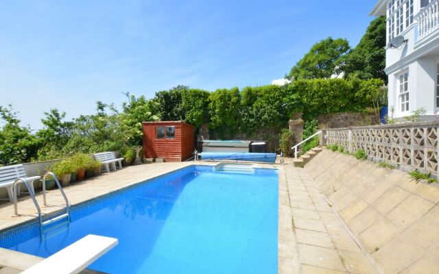 Modern Apartment in Tenby With Swimming Pool