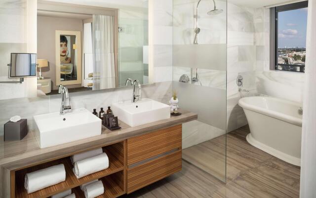 The Gabriel Miami Downtown, Curio Collection by Hilton