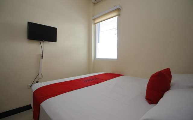 RedDoorz Plus @ Jalan Pemuda Jakarta