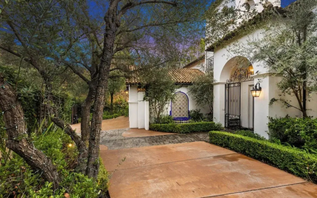 Spanish Villa - Stunning Coldwater Canyon Villa With Pool and Views