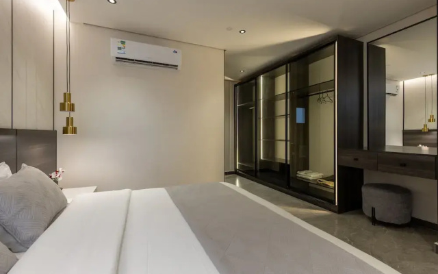 Three BR Luxurious & Spacious Flat in Almadinah