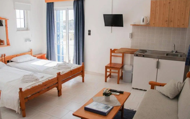 Blue Dolphin Studios & Apartment