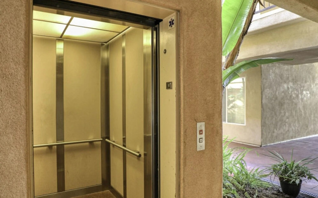 307 Casa Bella 2 Bedroom Condo by Redawning