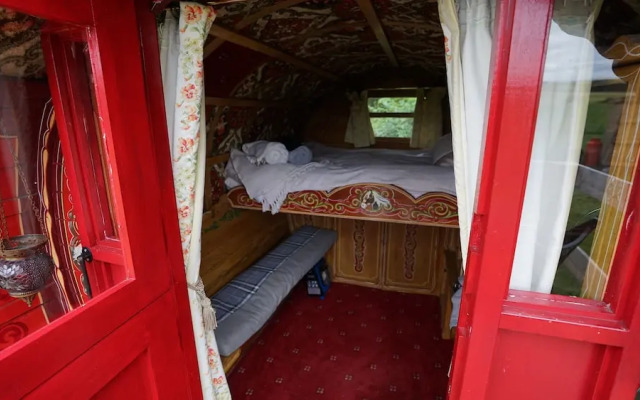 Islay @ Westcote Glamping-Campsite