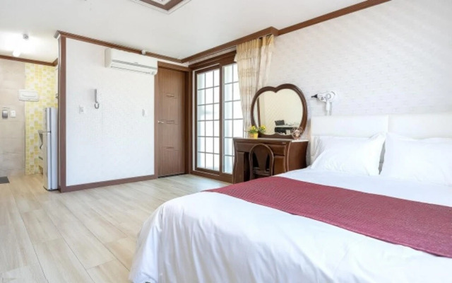 Geojedo Paradise Pension