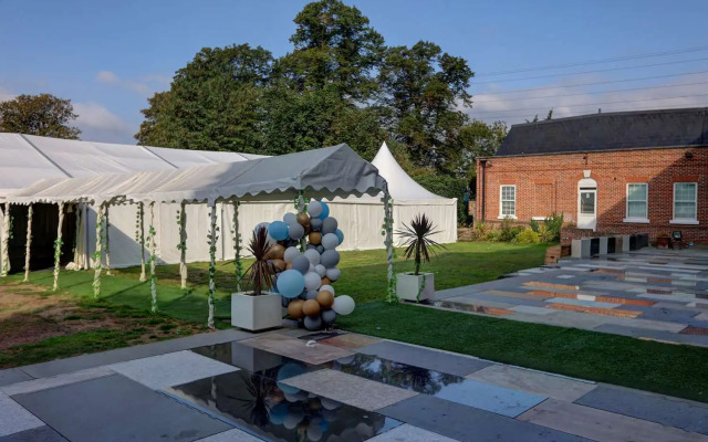 OYO Baylis House Hotel