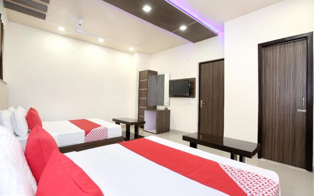 OYO 22332 Hotel Zs
