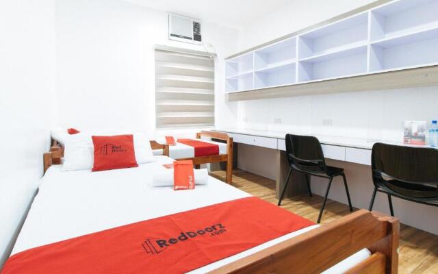 RedDoorz Plus @ 1318 Residences