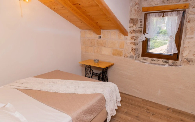 Traditional stone house Tonca