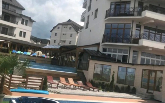 Ogi & Una Premijer 42