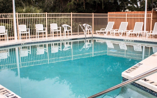 Quality Inn & Suites St Augustine Beach Area