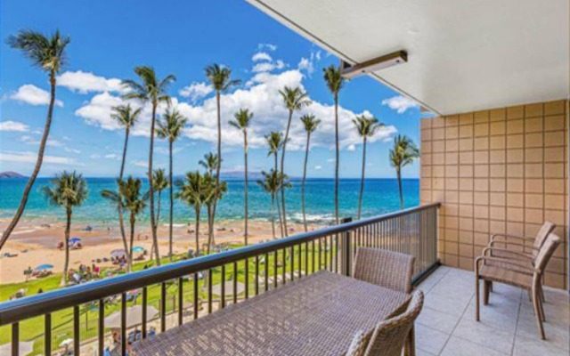 Mana Kai #307 by Coldwell Banker Island