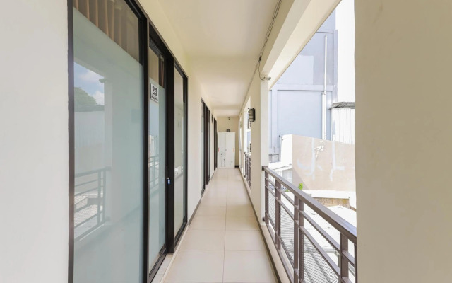 RedDoorz Syariah near Green Park Jatiwarna