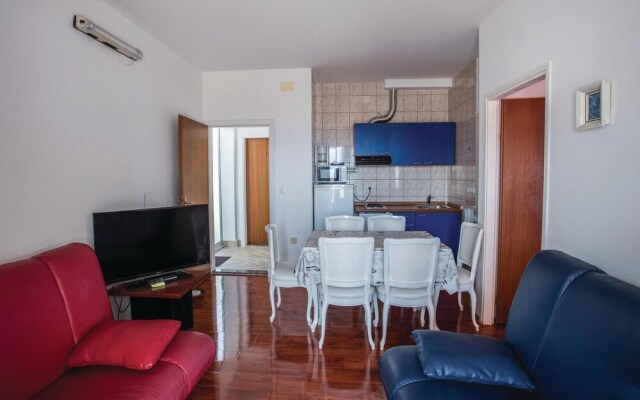 Beautiful Home in Komarna With Wifi and 3 Bedrooms