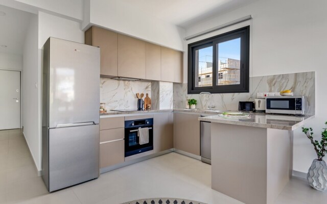 Sanders Triple - Cozy 1-bdr Apt With Balcony