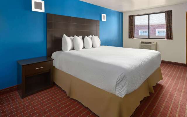Travelodge by Wyndham Manhasset