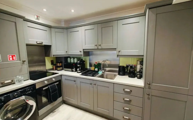 4BR Modern Ormeau House
