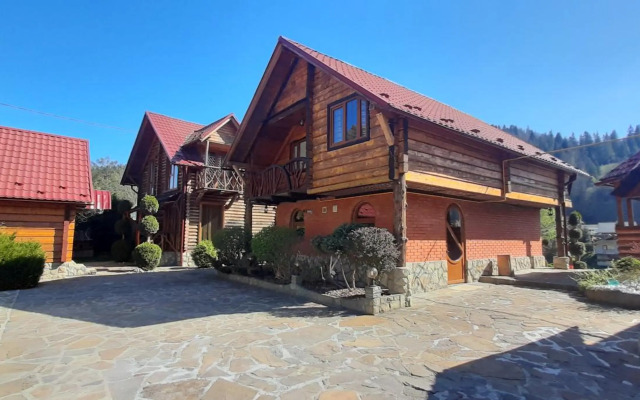 "Обійми гір"Котеджі