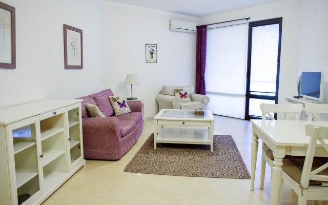 Oasis Park Aparthotel